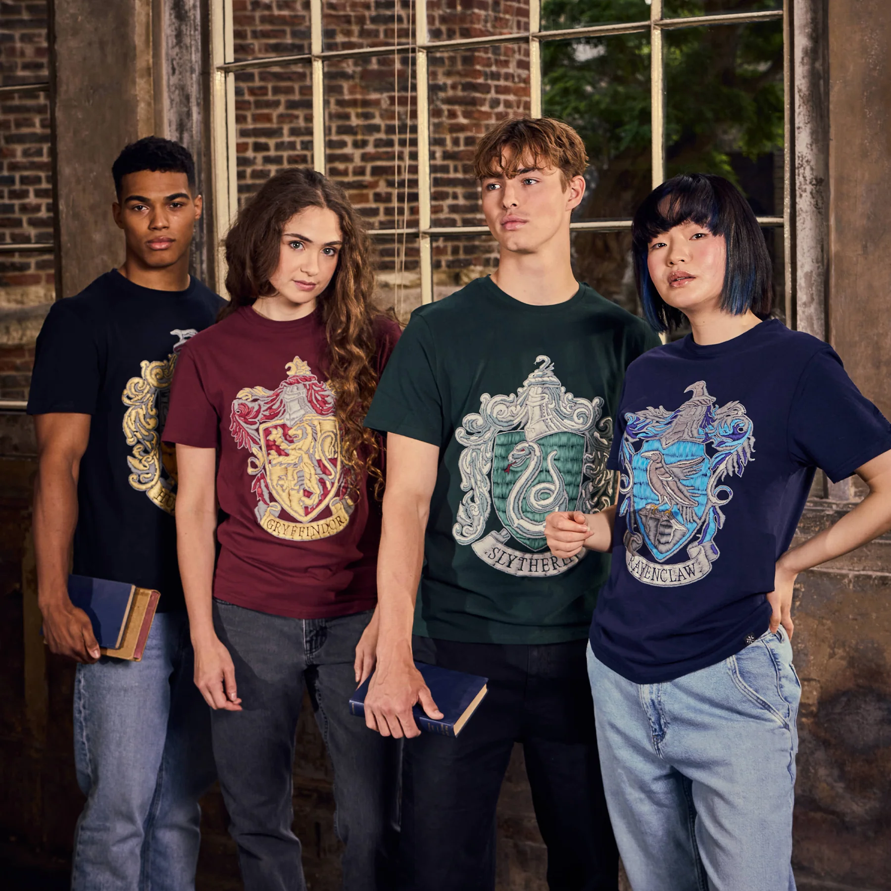Gryffindor Embroidery Print T-Shirt - Image 6