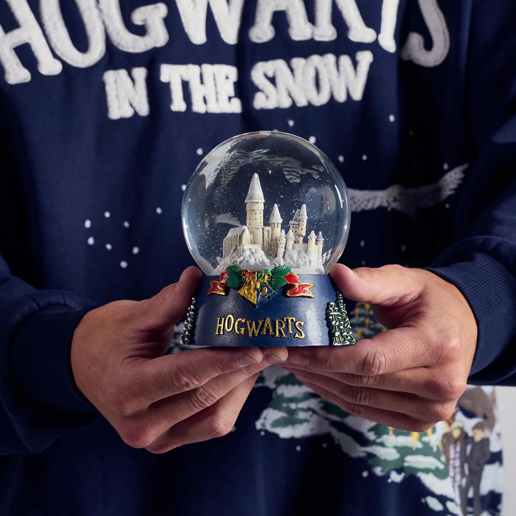 Hogwarts in the Snow Castle Snow Globe - Image 3
