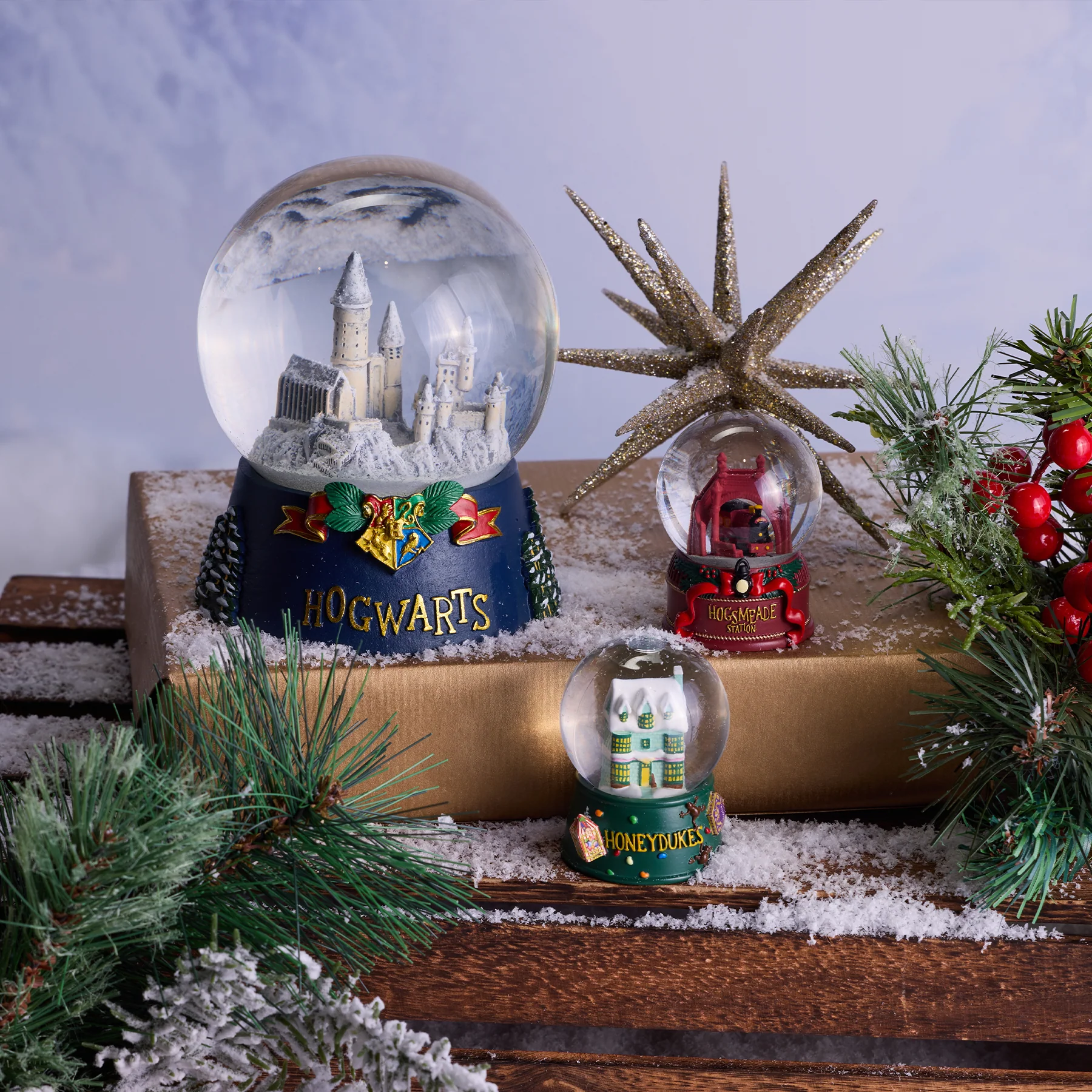 Hogsmeade Christmas Mini Snow Globe - Image 3
