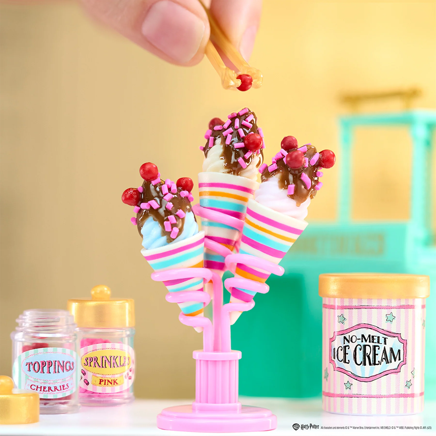 Miniverse Harry Potter Honeydukes Playset - Image 2